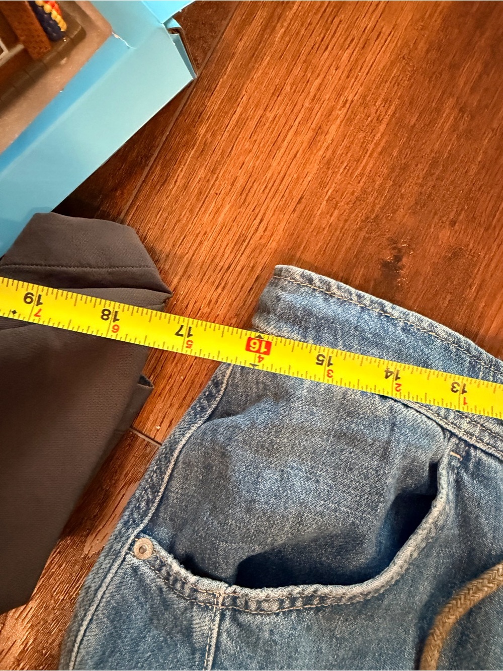 We The Free Light Blue Wide-Leg Jeans snack pockets! - Picture 7 of 7